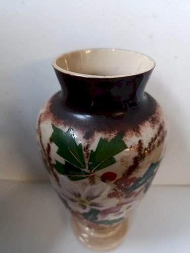 beau vase opalin de la premiere partie du 20siecle à decor floral en bon etat