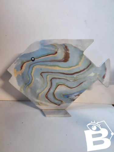 beau vase original en forme de poisson exotique signé AB en bon etat