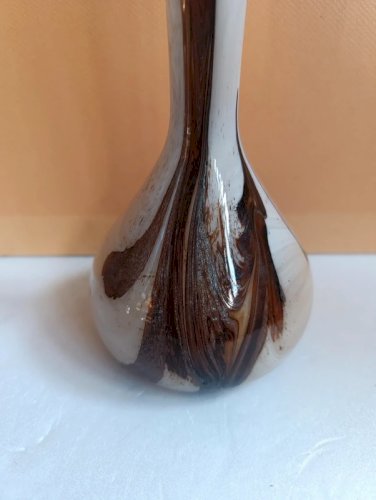 beau vase signé Maure veil en bon etat
