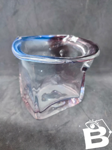 beau vase style murano bi couleur signé Veltdi? en bon etat