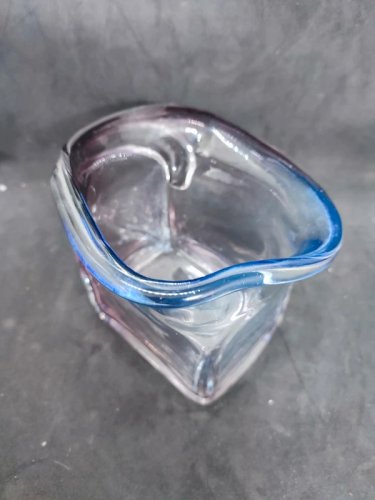 beau vase style murano bi couleur signé Veltdi? en bon etat