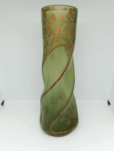 beau vase vert torsade avec decor floral en dorure attribue à Théodore legras en bon etat