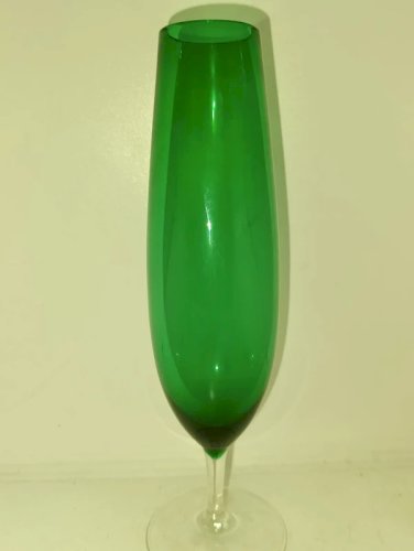 beau vase vintage en verre vert  style verre champagne en bon etat