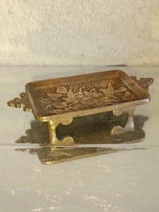 beautiful early 20th century bronze catchall with bird decoration in good condition