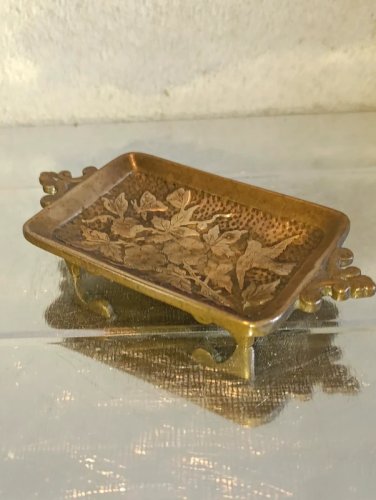 beau vide poche debut 20eme en bronze à decor doiseaux en bon etat