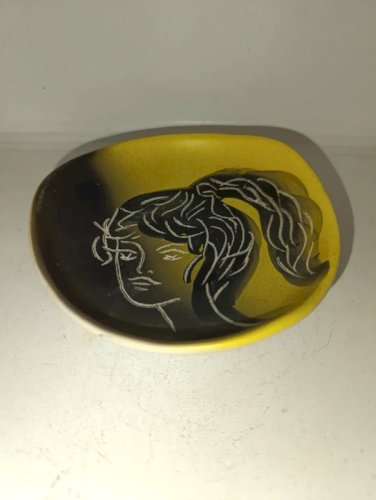 beau vide poche vallauris design feminin signé helene Ugo en bon etat