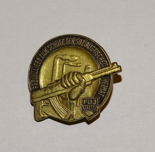 - BEAUTIFUL GERMAN FDJ BADGE GDR COLLECTION DISPLAY MILITARIA YOUTH D