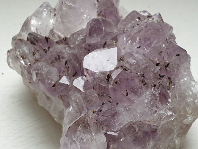 Belle Améthyste à inclusions du Brésil rare dans sa forme naturelle