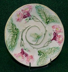 - BEAUTIFUL OLD BARBOTINE PLATE WITH PINK FLOWERS & LEAVES DECORATION COLLECTION D