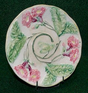 - BEAUTIFUL ANTIQUE BARBOTINE PLATE WITH PINK FLOWERS & LEAVES DECOR COLLECTION D