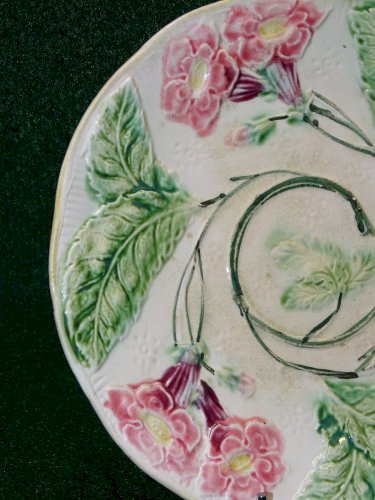 -BELLE ANCIENNE ASSIETTE BARBOTINE FLEURS ROSES & FEUILLES  COLLECTION déco    D