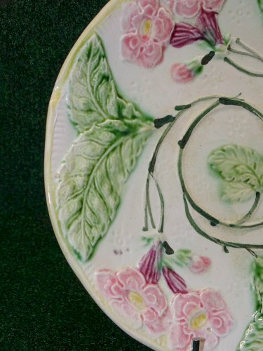 -BELLE ANCIENNE ASSIETTE BARBOTINE FLEURS ROSES & FEUILLES  COLLECTION déco    D