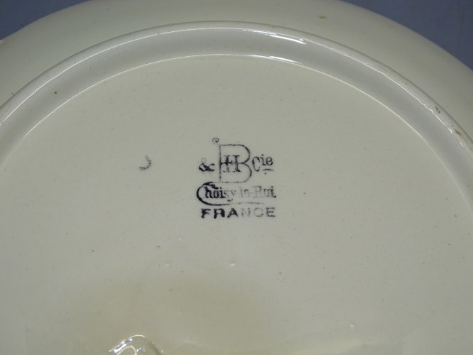 -BELLE ANCIENNE ASSIETTE BARBOTINE HB & Cie CHOISY LE ROI FRAISES COLLECTION   D