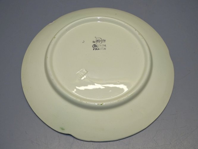 -BELLE ANCIENNE ASSIETTE BARBOTINE HB & Cie CHOISY LE ROI FRAISES COLLECTION   D