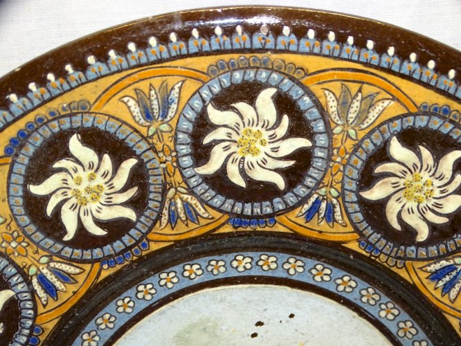 -BELLE ANCIENNE ASSIETTE CERAMIQUE de THOUNE THOUN MAJOLIQUE de TUN COLLECTION D
