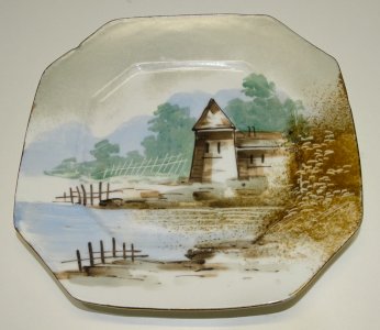 -BELLE ANCIENNE ASSIETTE DECORATIVE EN PORCELAINE PAYSAGE PEINT VAISSELIER   D