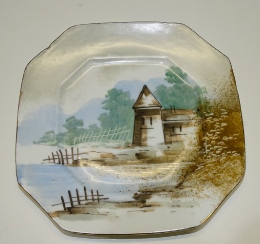 -BELLE ANCIENNE ASSIETTE DECORATIVE EN PORCELAINE PAYSAGE PEINT VAISSELIER   D