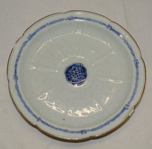 -BELLE ANCIENNE ASSIETTE PORCELAINE JAPON XVIIIe MEDAILLON CENTRAL BLEU