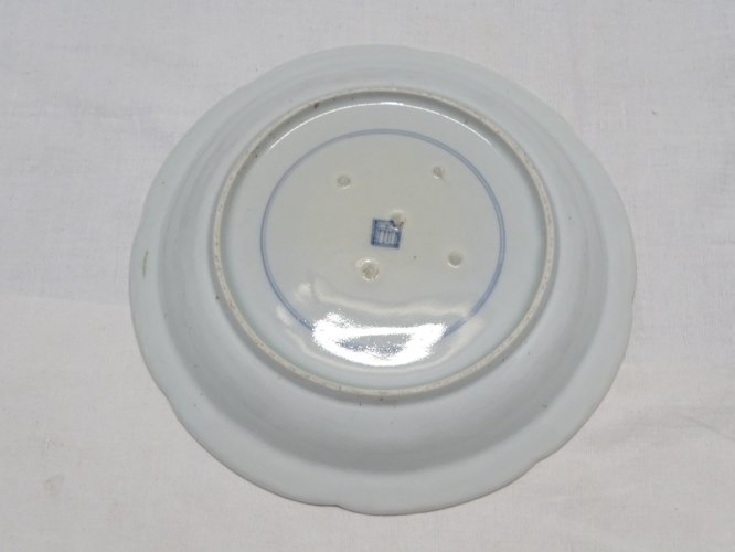 -BELLE ANCIENNE ASSIETTE PORCELAINE JAPON XVIIIe MEDAILLON CENTRAL BLEU