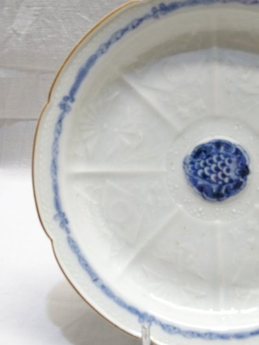-BELLE ANCIENNE ASSIETTE PORCELAINE JAPON XVIIIe MEDAILLON CENTRAL BLEU