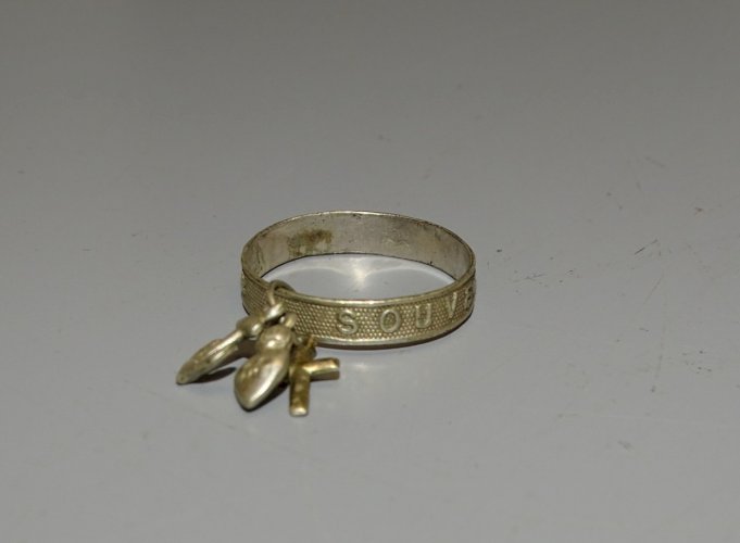 -BELLE ANCIENNE BAGUE SOUVENIR AVEC 3 BRELOQUES ARGENT Poinçon SANGLIER   D