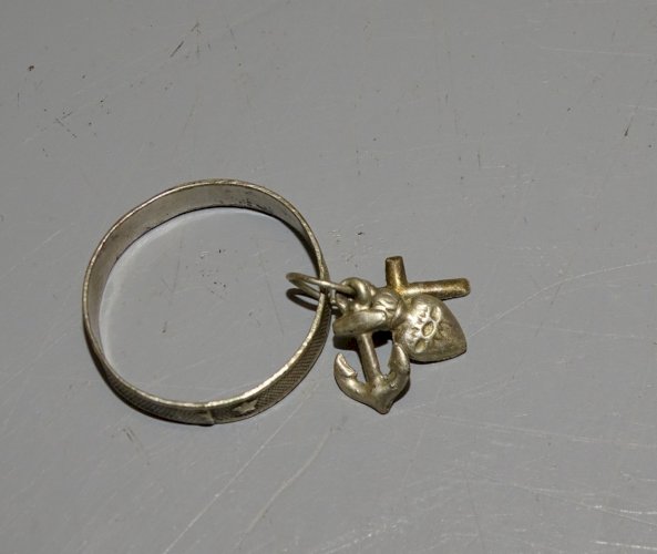 -BELLE ANCIENNE BAGUE SOUVENIR AVEC 3 BRELOQUES ARGENT Poinçon SANGLIER   D