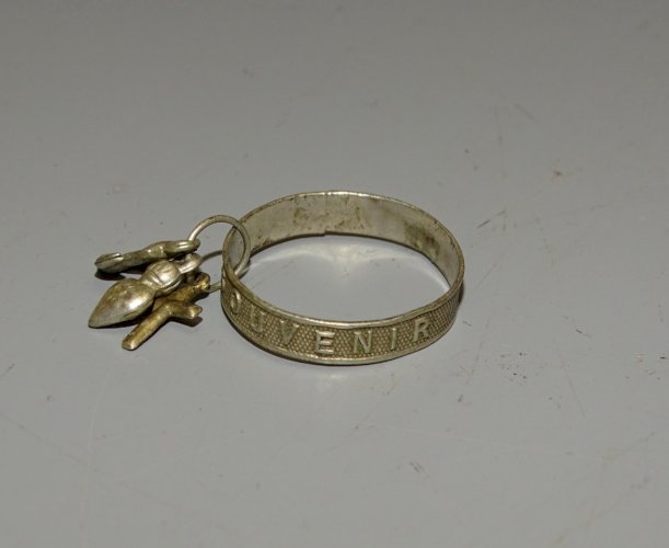 -BELLE ANCIENNE BAGUE SOUVENIR AVEC 3 BRELOQUES ARGENT Poinçon SANGLIER   D