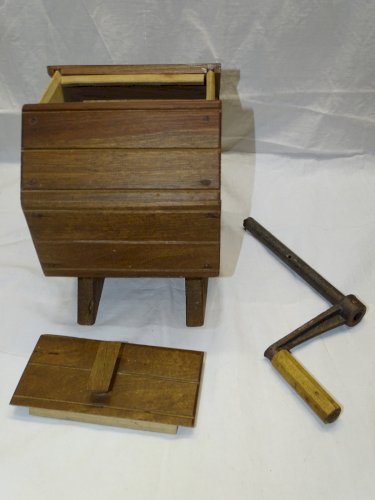 -BELLE ANCIENNE BARATTE A BEURRE en NOYER JAMAIS UTILISEE ART POPULAIRE    D