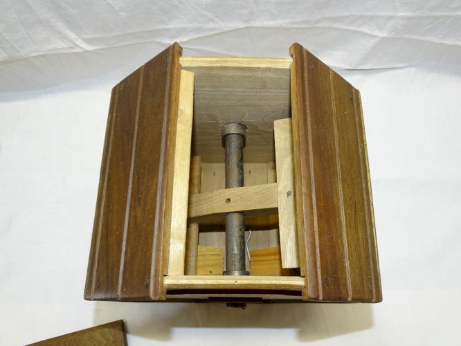 -BELLE ANCIENNE BARATTE A BEURRE en NOYER JAMAIS UTILISEE ART POPULAIRE    D