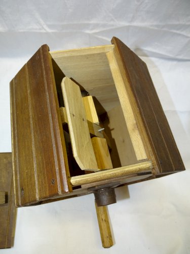 -BELLE ANCIENNE BARATTE A BEURRE en NOYER JAMAIS UTILISEE ART POPULAIRE    D