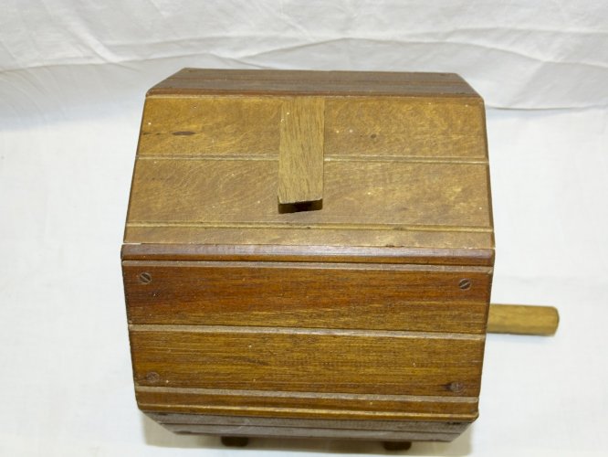 -BELLE ANCIENNE BARATTE A BEURRE en NOYER JAMAIS UTILISEE ART POPULAIRE    D