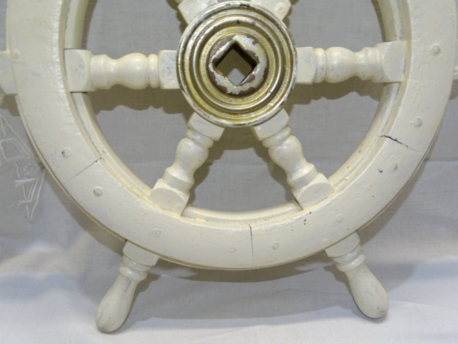 -BELLE ANCIENNE BARRE ROUE DE BATEAU BOIS PEINT BLANC CENTRE LAITON déco   D