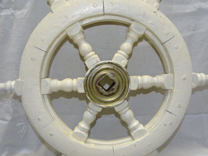 -BELLE ANCIENNE BARRE ROUE DE BATEAU BOIS PEINT BLANC CENTRE LAITON déco   D