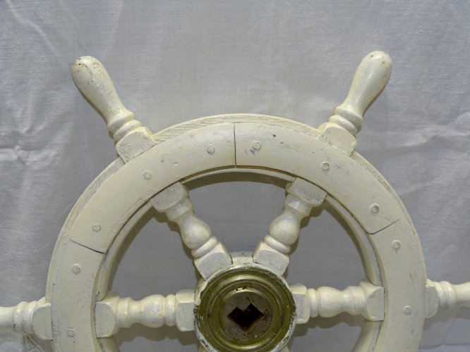 -BELLE ANCIENNE BARRE ROUE DE BATEAU BOIS PEINT BLANC CENTRE LAITON déco   D