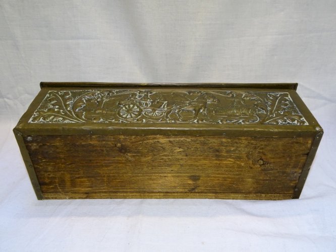 -BELLE ANCIENNE BOITE A COUVERTS XIXe LAITON REPOUSSE SUR BOIS COLLECTION    D