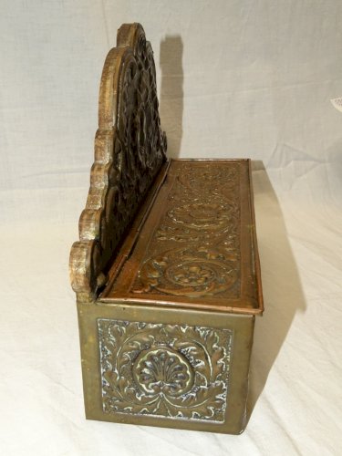 -BELLE ANCIENNE BOITE A COUVERTS XIXe LAITON REPOUSSE SUR BOIS COLLECTION    D