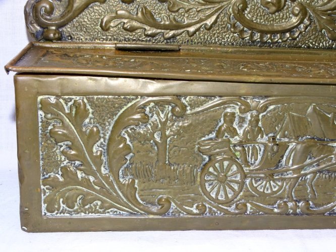 -BELLE ANCIENNE BOITE A COUVERTS XIXe LAITON REPOUSSE SUR BOIS COLLECTION    D