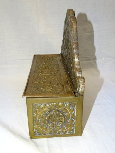 -BELLE ANCIENNE BOITE A COUVERTS XIXe LAITON REPOUSSE SUR BOIS COLLECTION    D