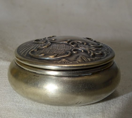 -BELLE ANCIENNE BOITE A PILULES EN ARGENT  Poinçons 800e 1 Croissant de Lune  D