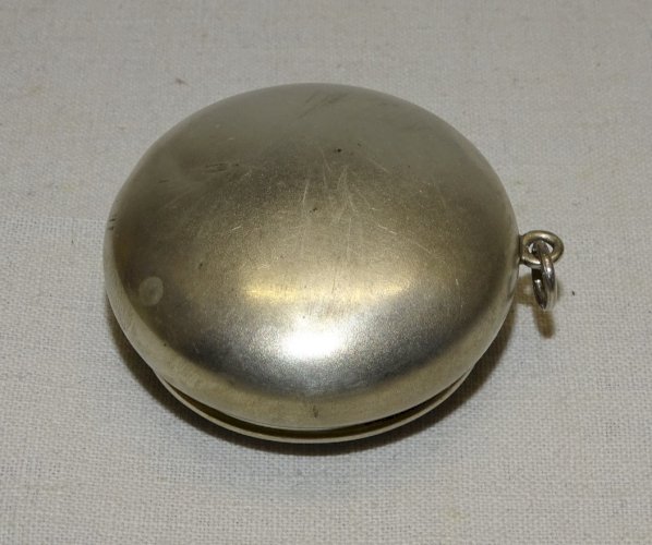-BELLE ANCIENNE BOITE A PILULES EN ARGENT  Poinçons 800e 1 Croissant de Lune  D