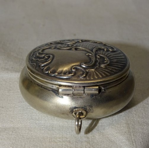 -BELLE ANCIENNE BOITE A PILULES EN ARGENT  Poinçons 800e 1 Croissant de Lune  D