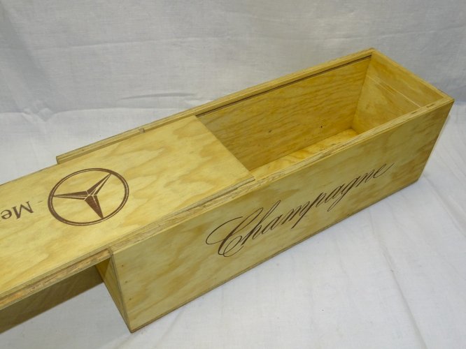 -BELLE ANCIENNE BOITE BOIS PUBLICITE CHAMPAGNE MERCEDES BENZ A DETOURNER   D