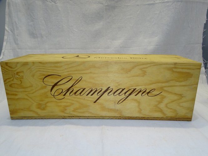 -BELLE ANCIENNE BOITE BOIS PUBLICITE CHAMPAGNE MERCEDES BENZ A DETOURNER   D