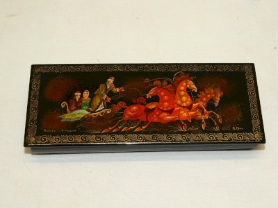 -BELLE ANCIENNE BOITE CARTON BOUILLI RUSSE TROÏKA signée COLLECTION VITRINE   D