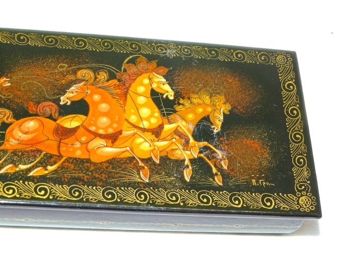 -BELLE ANCIENNE BOITE CARTON BOUILLI RUSSE TROÏKA signée COLLECTION VITRINE   D