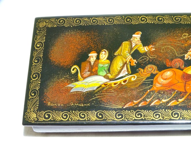 -BELLE ANCIENNE BOITE CARTON BOUILLI RUSSE TROÏKA signée COLLECTION VITRINE   D