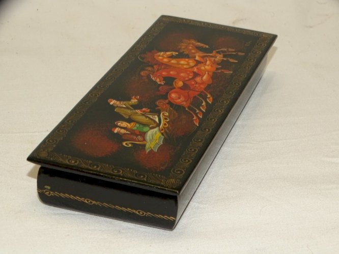 -BELLE ANCIENNE BOITE CARTON BOUILLI RUSSE TROÏKA signée COLLECTION VITRINE   D