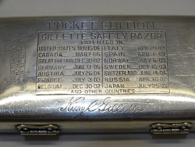 -BELLE ANCIENNE BOITE GILLETTE POCKET EDITION METAL ARGENTE COLLECTION RASOIR  D