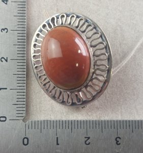 Beautiful vintage brooch, stone decoration, in silver.