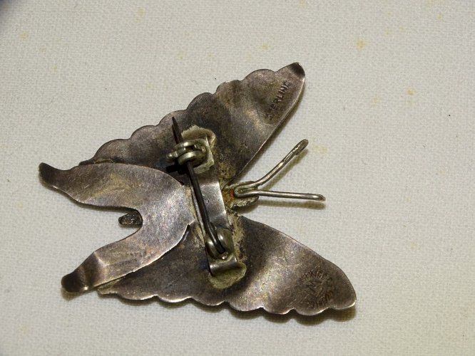 - BELLE ANCIENNE BROCHE PAPILLON EN ARGENT STERLING 925 2 PIERRES VERTES   D
